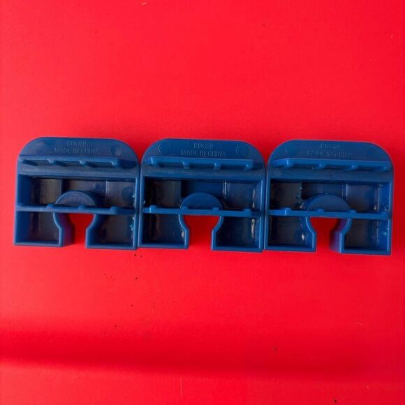 Thomas & Friends Lot Of 3 Blue Train Track Connector Parts BDG69 - Picture 5 of 6